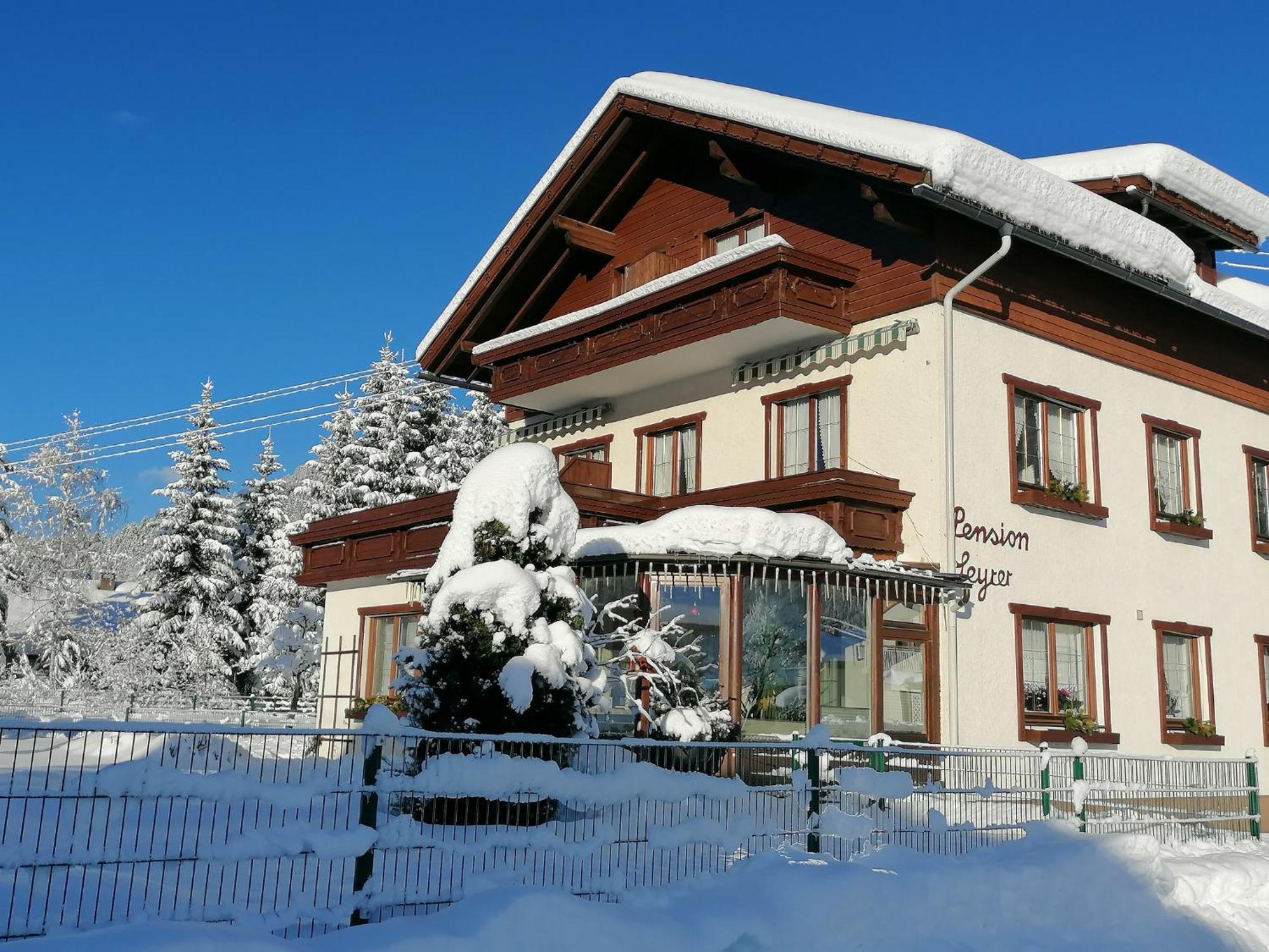 Pension Leyrer Kotschach-Mauthen المظهر الخارجي الصورة